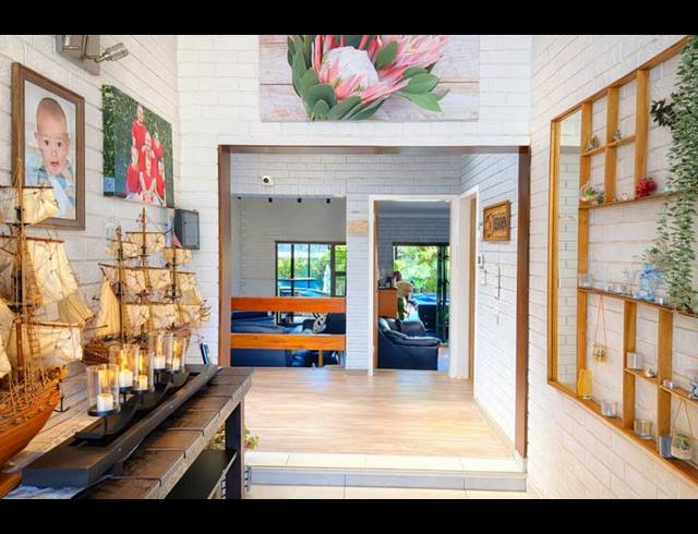 5 BEDROOM HOUSE FOR SALE IN LONEHILL